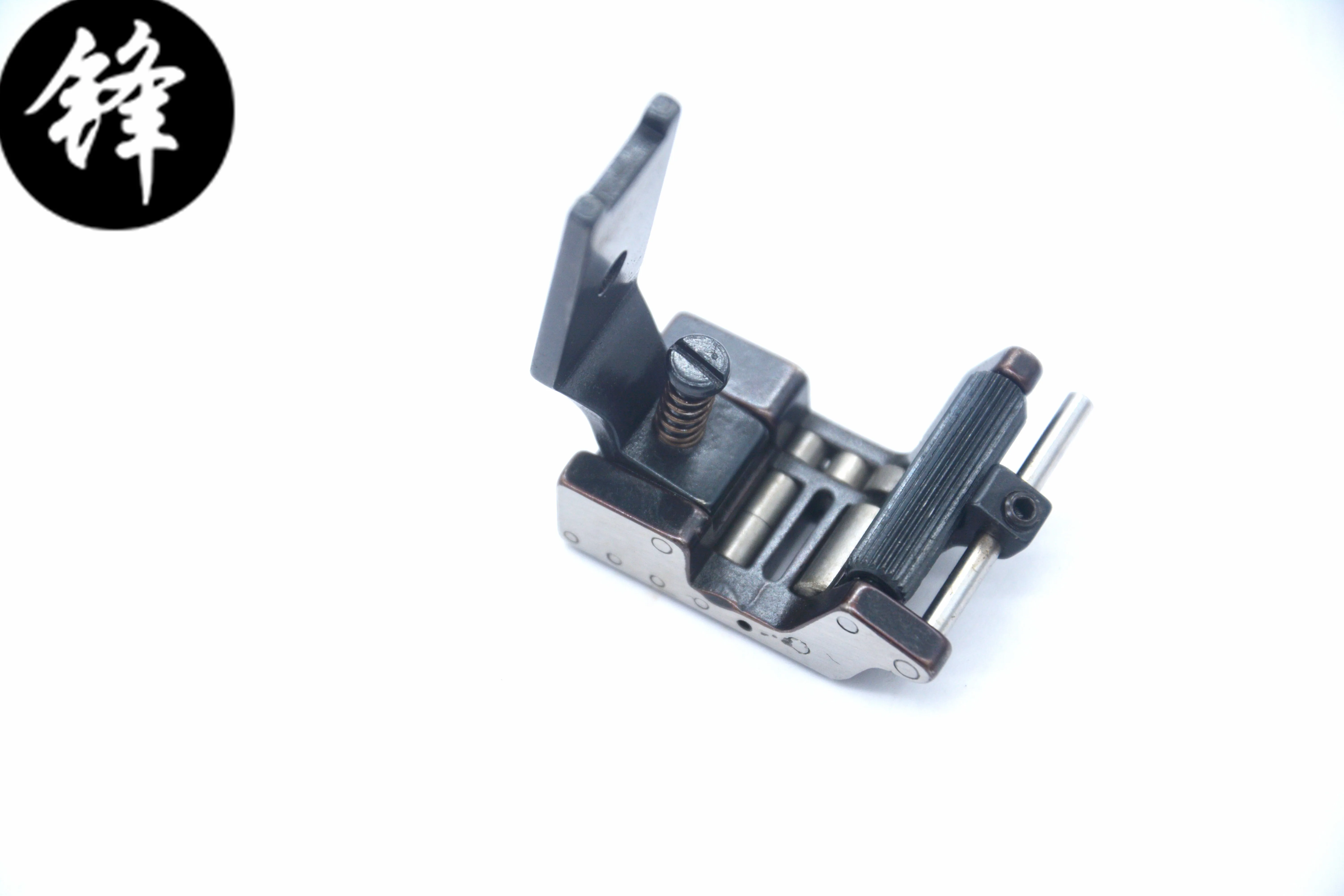 

Industrial zigzag character car presser foot R23771