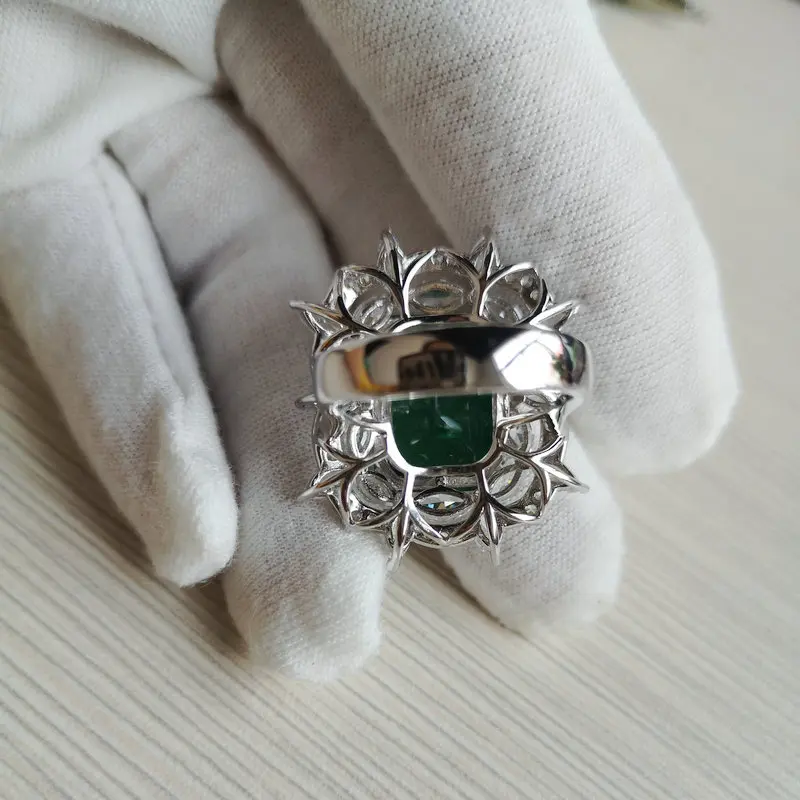 Женское кольцо из серебра 925 пробы с изумрудами | Украшения и аксессуары