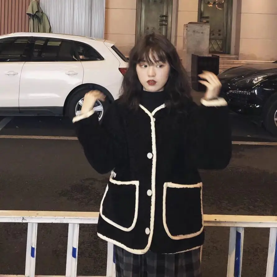 

2020 autumn and winter new small fragrance style lamb wool coat women's short loose wild fur all-in-one plush top
