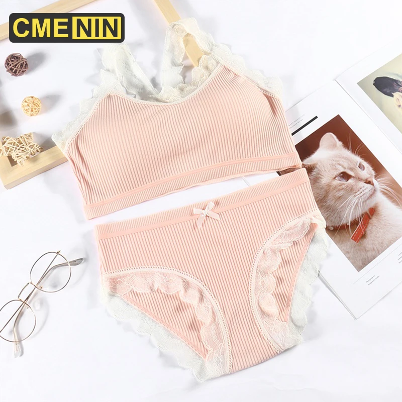 Комплект женского нижнего белья с кружевным бюстгальтером бантиком мягкий