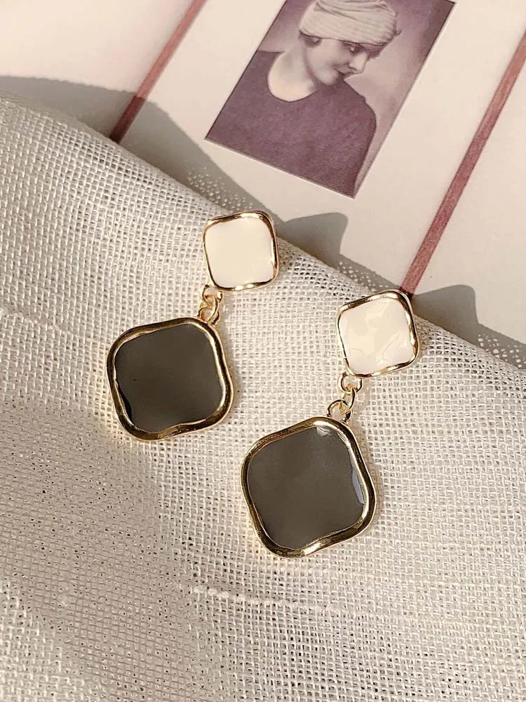 

South Korea's Temperament Ms Contracted Geometric Stud Earrings Small Restore Ancient Ways Jewelry Gift Accessories