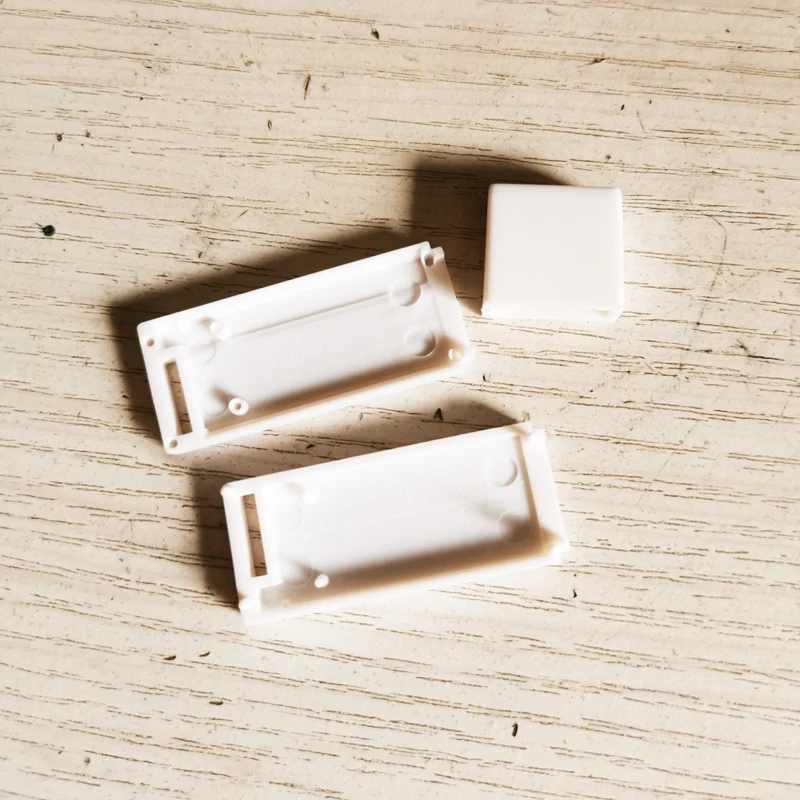 Пластиковый корпус USB без логотипа подходит для обычной платы PCBA и чипа памяти. 100