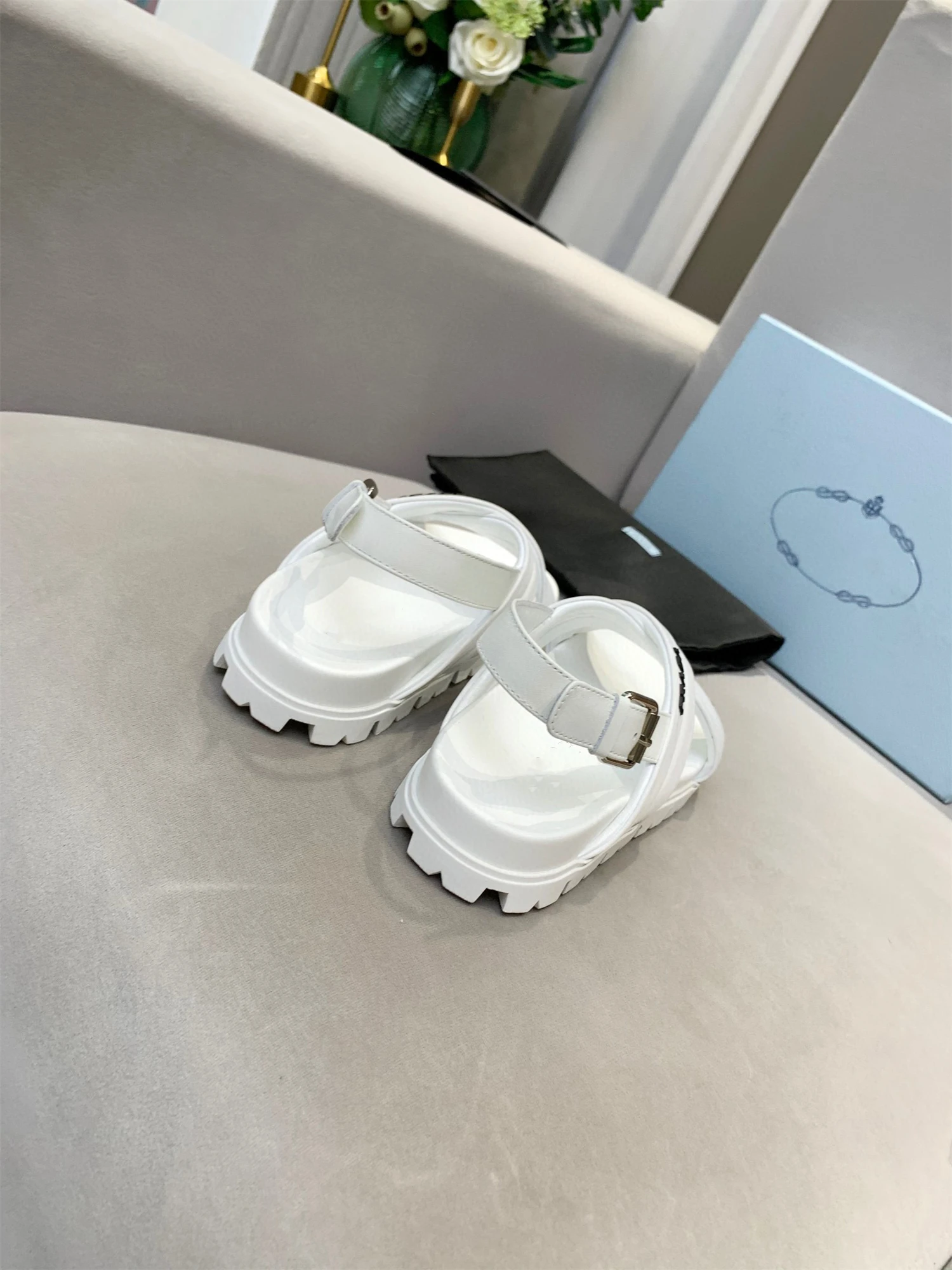 

Correct logo 2021 summer new fashion beach shoes slippers sandals women's shoes