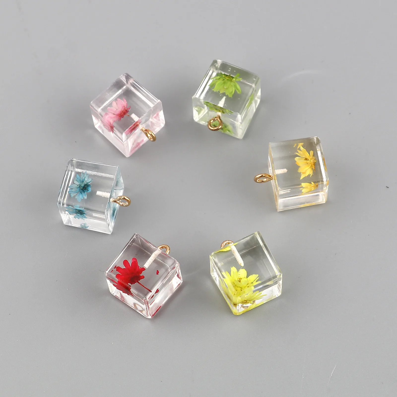 

New Trend Resin Square Dried Flower Charms Gold Color 6 Colors Flower DIY Unique Jewelry For Women Girl Gifts 17mm x 14mm, 5 PCs