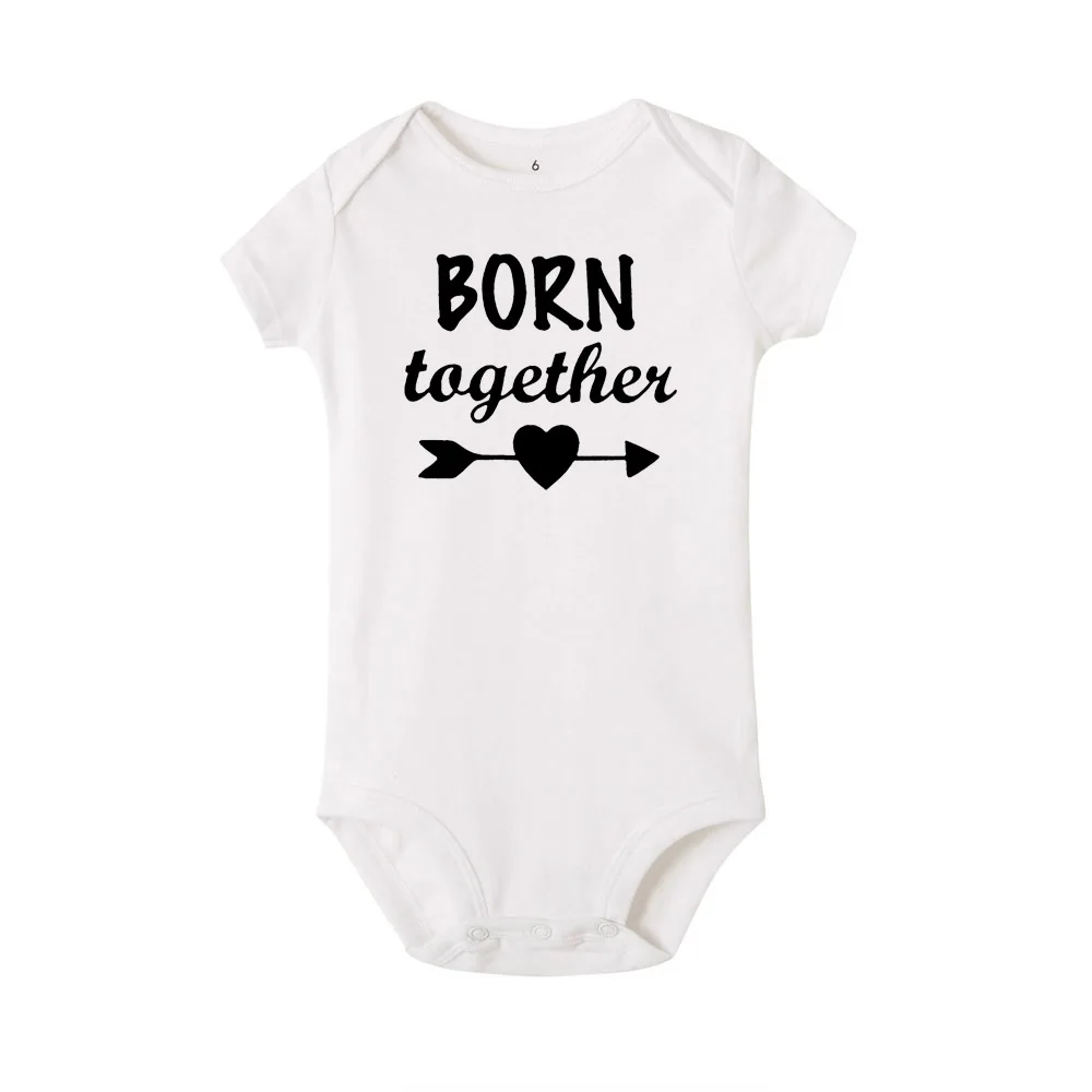 1 предмет, детский летний комбинезон с короткими рукавами и надписью «Born Together and Friends Forever», боди для близнецов, повседневные комбинезоны для малышей
