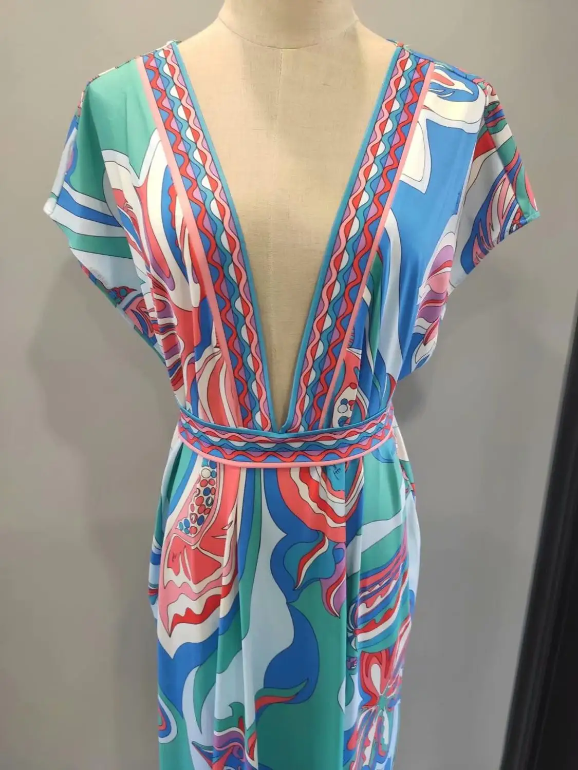 Платье женское трикотажное с V-образным вырезом и принтом | Женская одежда