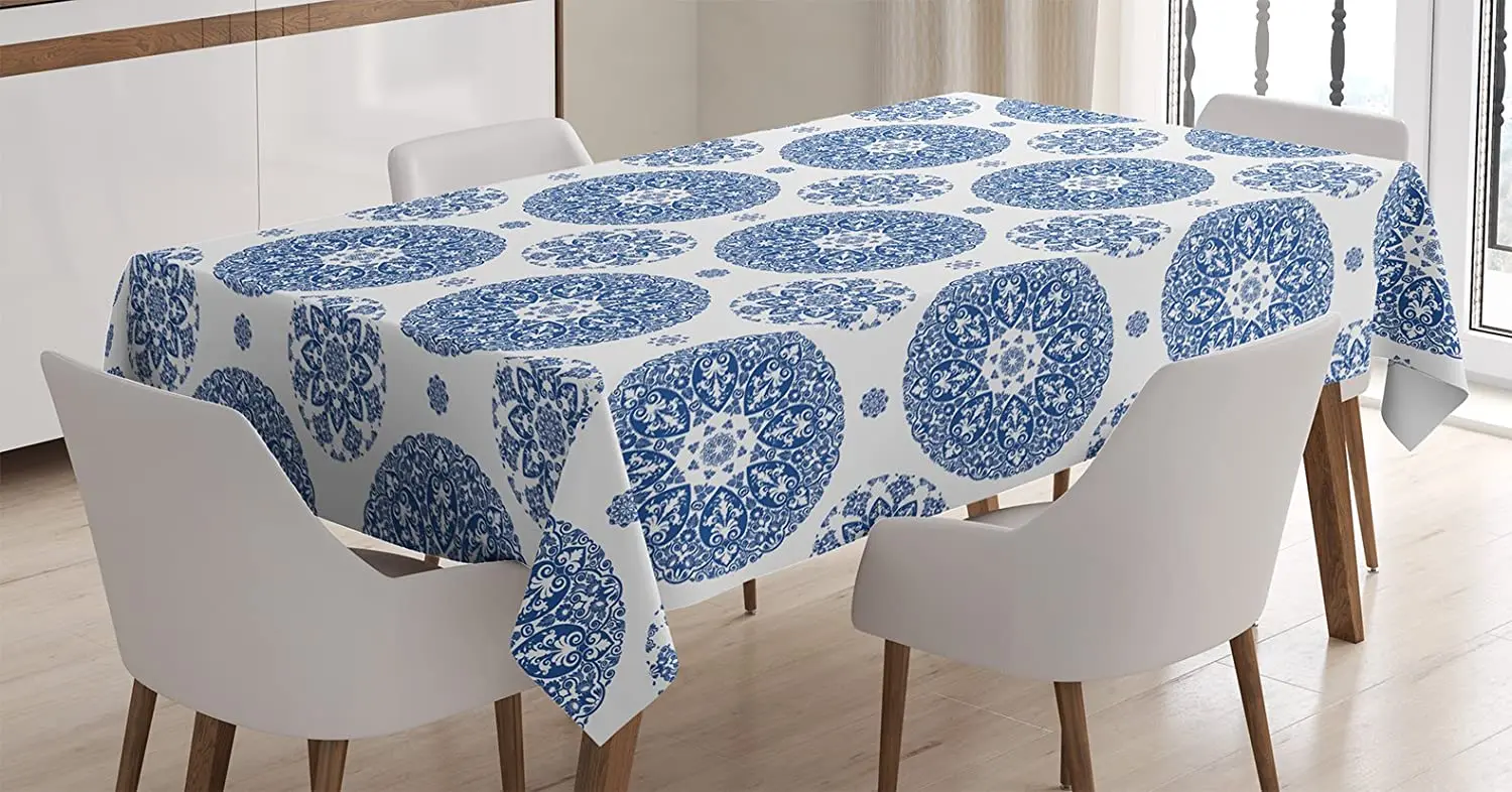 Кружевной чехол в французском стиле с цветочным кружевным орнаментом виде