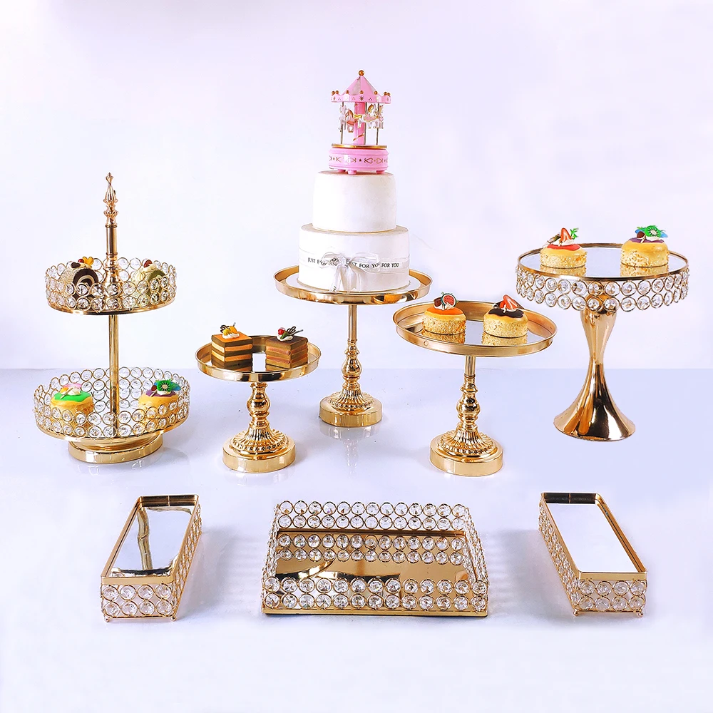 Набор золотых тарелок 8-9 шт. стеллаж для свадебных торжеств дней рождения