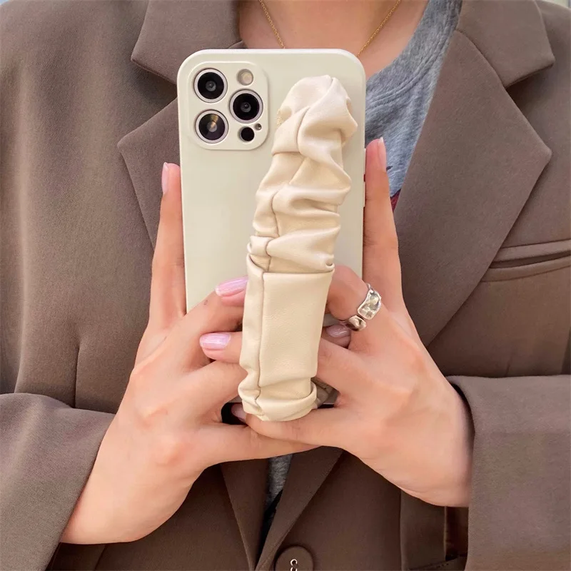 

Luxury Leather Wristband Stand Silicone Phone Case For iPhone 12Pro 12 11 Pro Max XR XS X 7 8 Plus SE Case Lens Protection Cover