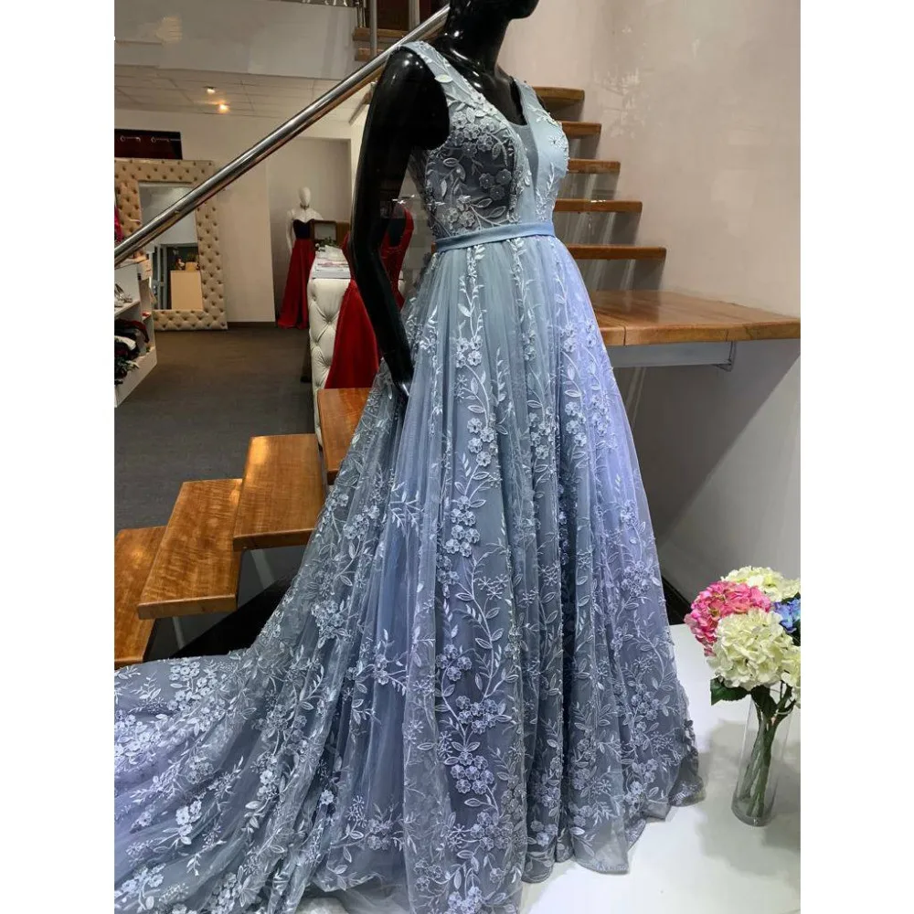 

Платье для выпускного вечера с аппликацией и V-образным вырезом