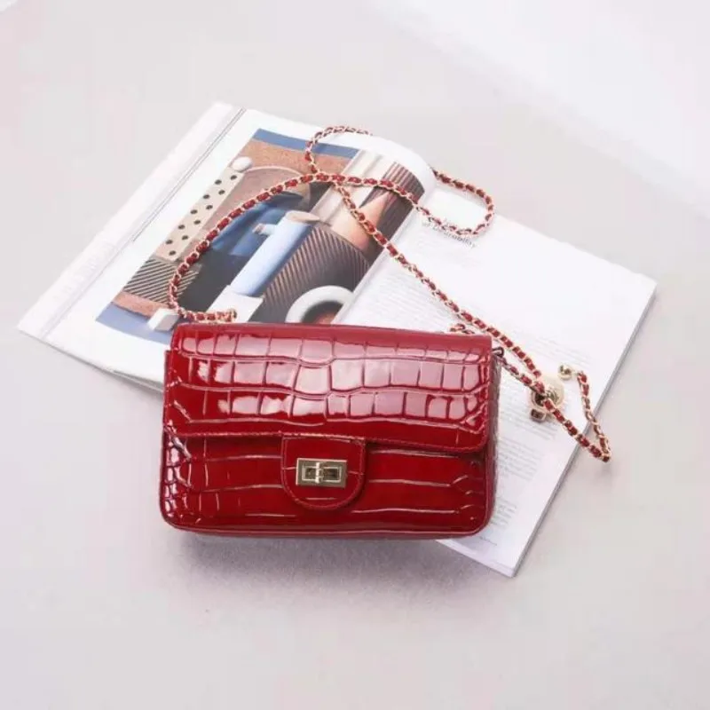 

Fake Crocodile Pattern Two Layer Patent Leather Bags Women Chain Flap Bags Solid Female Shoulder Crossbody Bags Office Lady