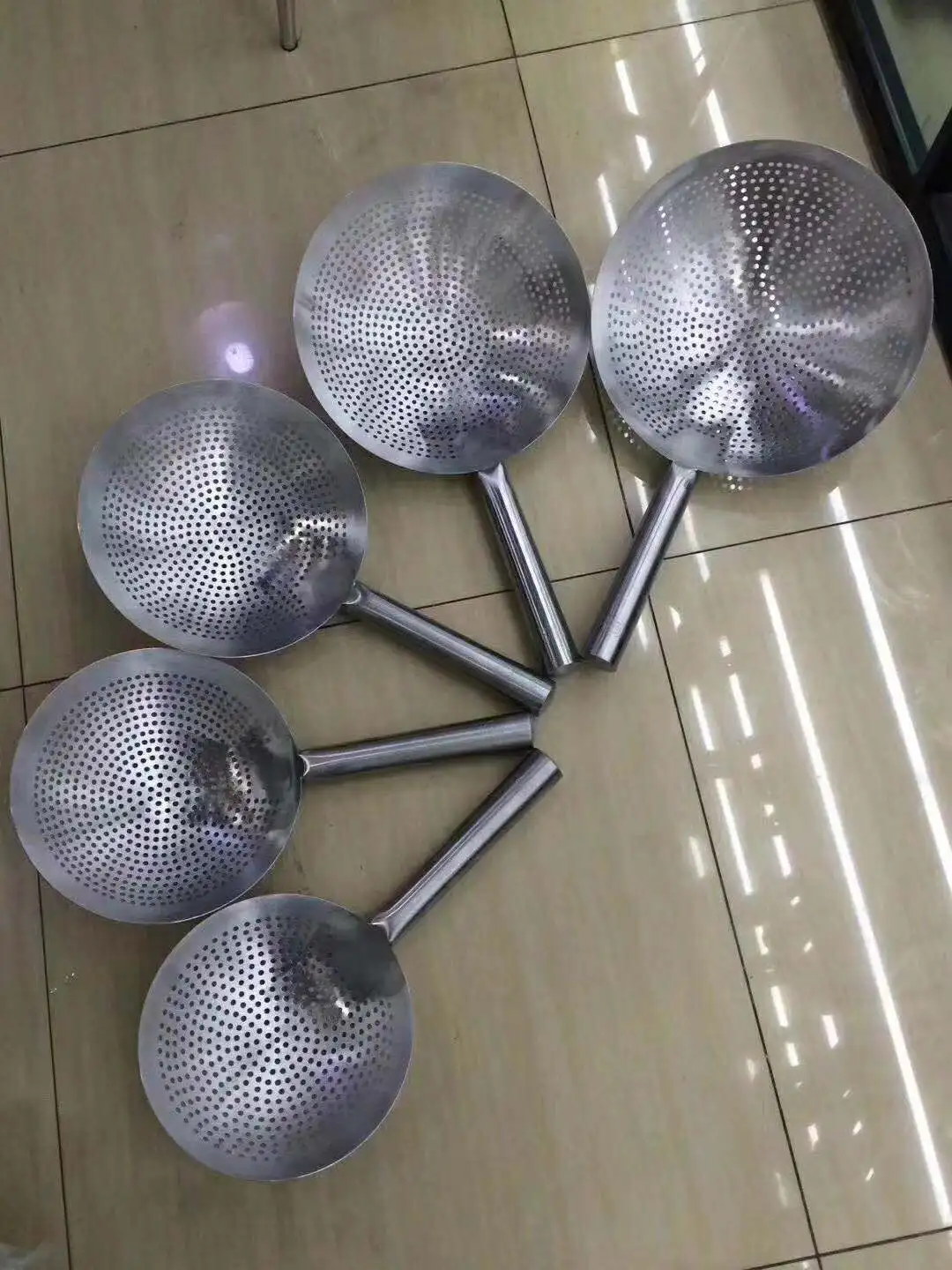 

Large Big Thick Stainless Steel Mesh Strainer Colander Wok Wooden Handle Cookware Oil Flour Sifter Colander Kitchen Cooking Wok