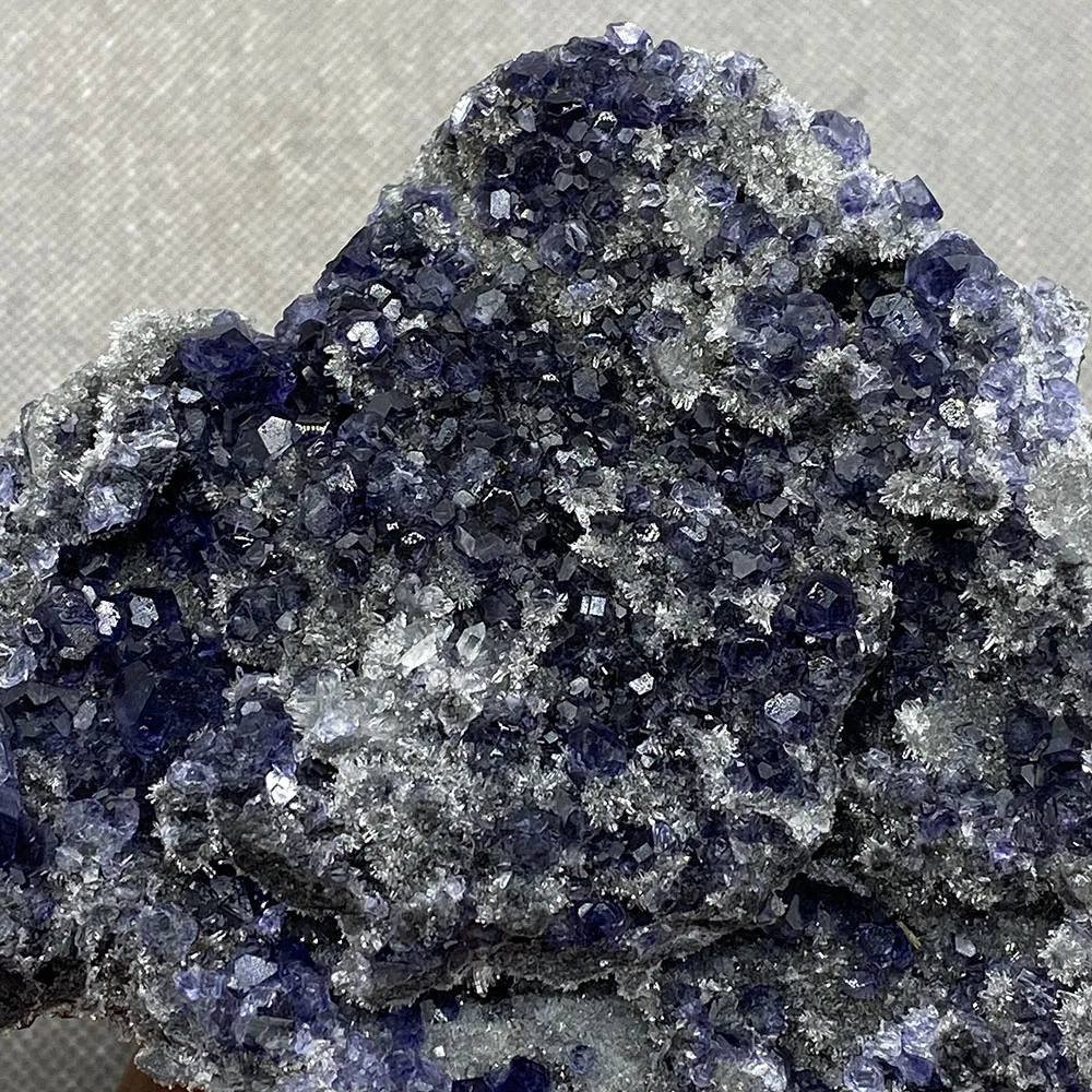 

Natural blue fluorite is produced in Fujian, China 34#