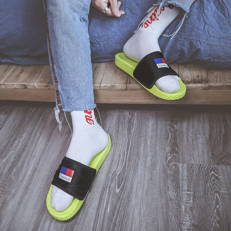 

2020 New Slippers men Summer Thick Bottom Indoor Home Couples Home Bathroom Non-slip Soft Ins Tide To Wear Cool Slippers
