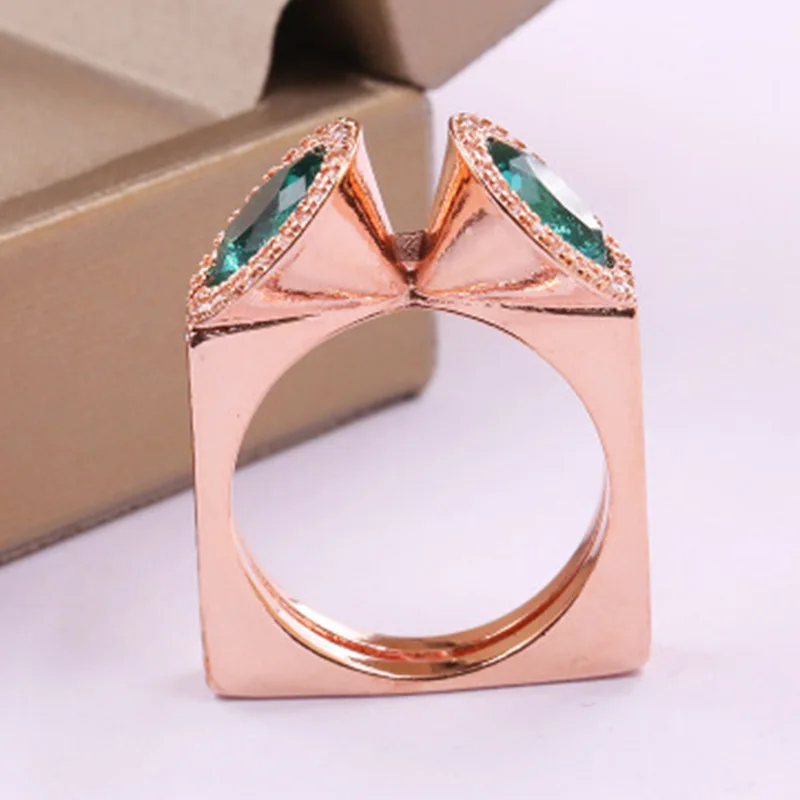 Новое дизайнерское женское кольцо из розового золота с изумрудным цирконием