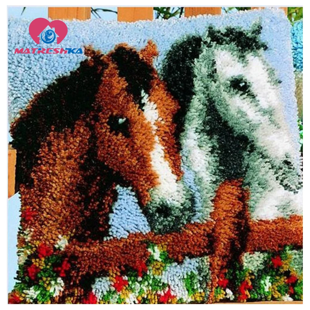 Домашнее украшение сделай сам подушка с животными лошадью и вышивкой крестиком