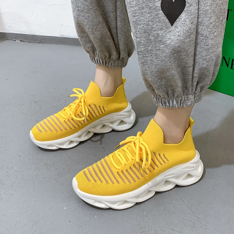 

Women Air Mesh Fly Weave Shoes Summer New Fashion Thick Bottom Breathable Running Shoes Ultra Light Retro Women Athletic Shoes