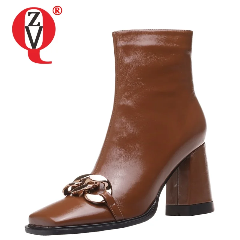 

Женские короткие ботинки ZVQ, стильные зимние туфли-лодочки хорошего качества, на каблуке, с металлическим украшением, однотонные удобные ла...