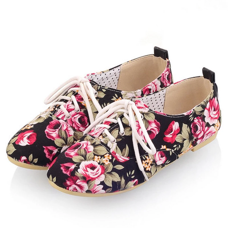 

New National Style Women Canvas Shoes Spring Autumn Flowers Lace Trendy travel walking shoes classy shoes Espadrilles for women