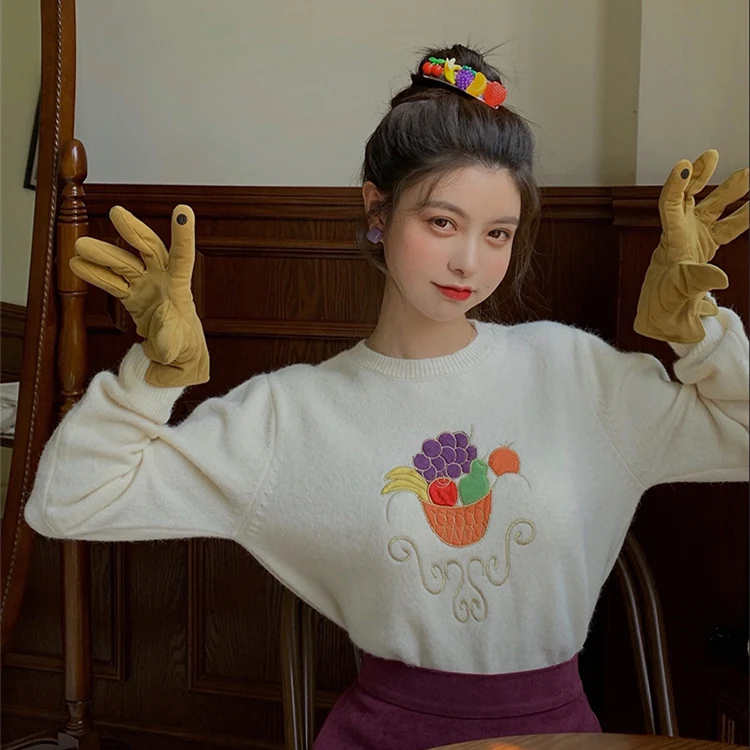 

New autumn / winter 2020, net red knitted sweater casual, long sleeve round neck loose, solid color fruit jacquard top fashion