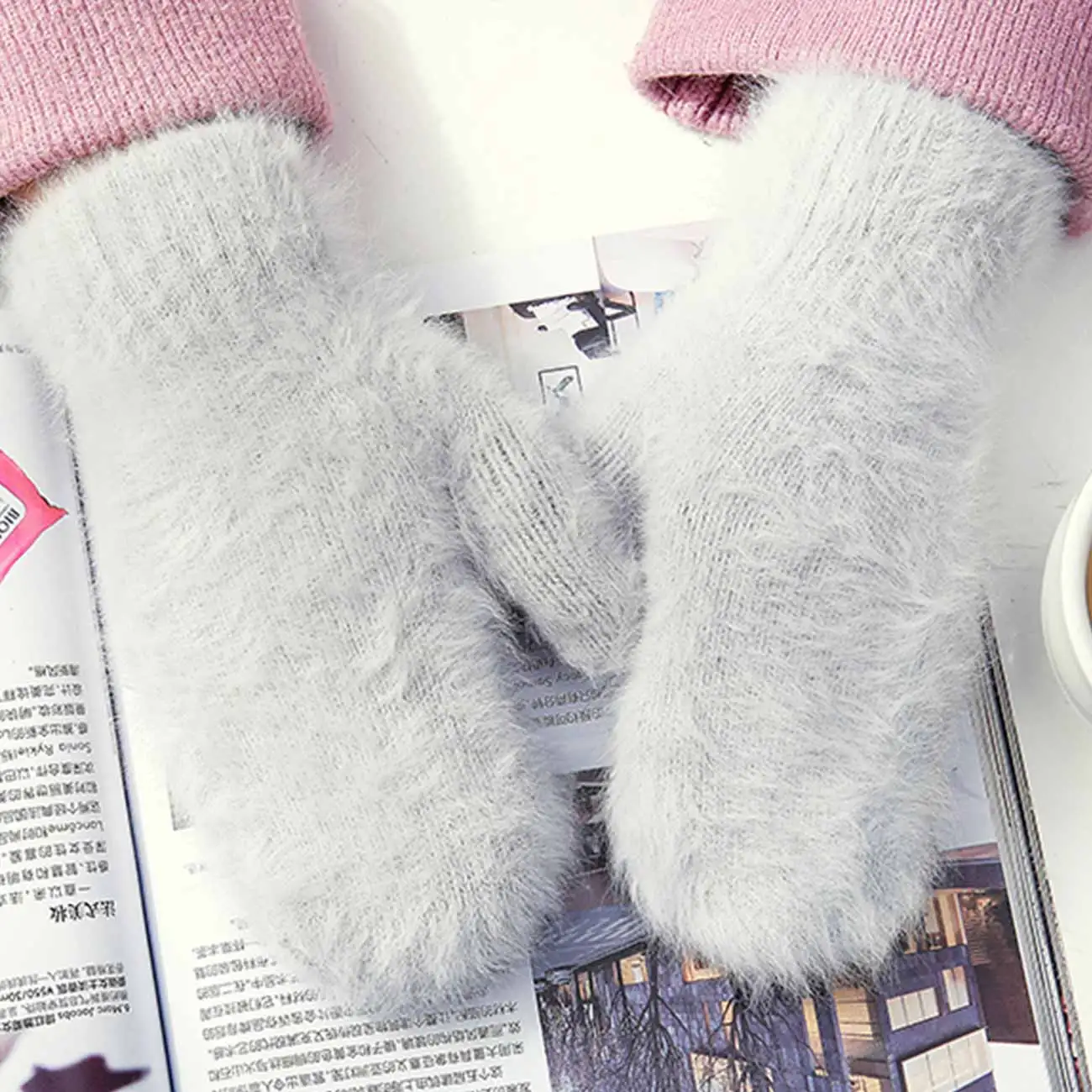 

1pair Winter Gloves Wool Mitten Gloves Warm Cute Rabbit Fur Thermal Cable Gloves Thick Fingerless Gloves for Women Girls