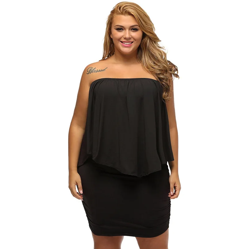 Женское облегающее мини платье без бретелек с вырезом лодочкой и оборками