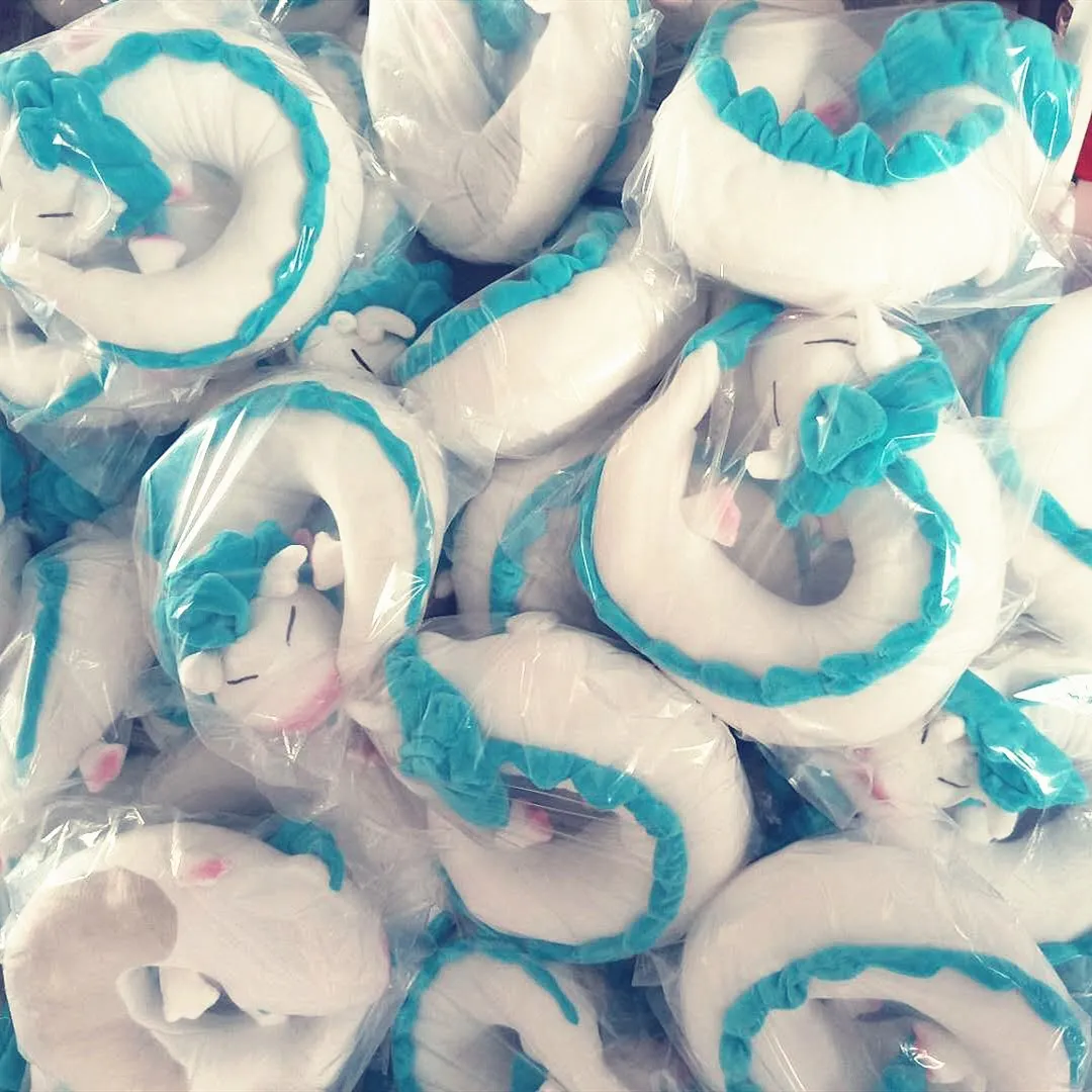 Плюшевая игрушка маска для сна с изображением мультяшного аниме Миядзаки белого