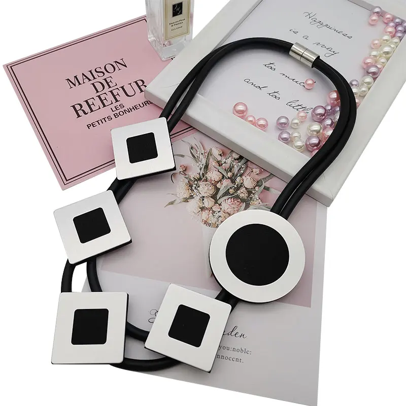 Короткое Колье YD & YDBZ в готическом стиле колье свитер кожаные украшения