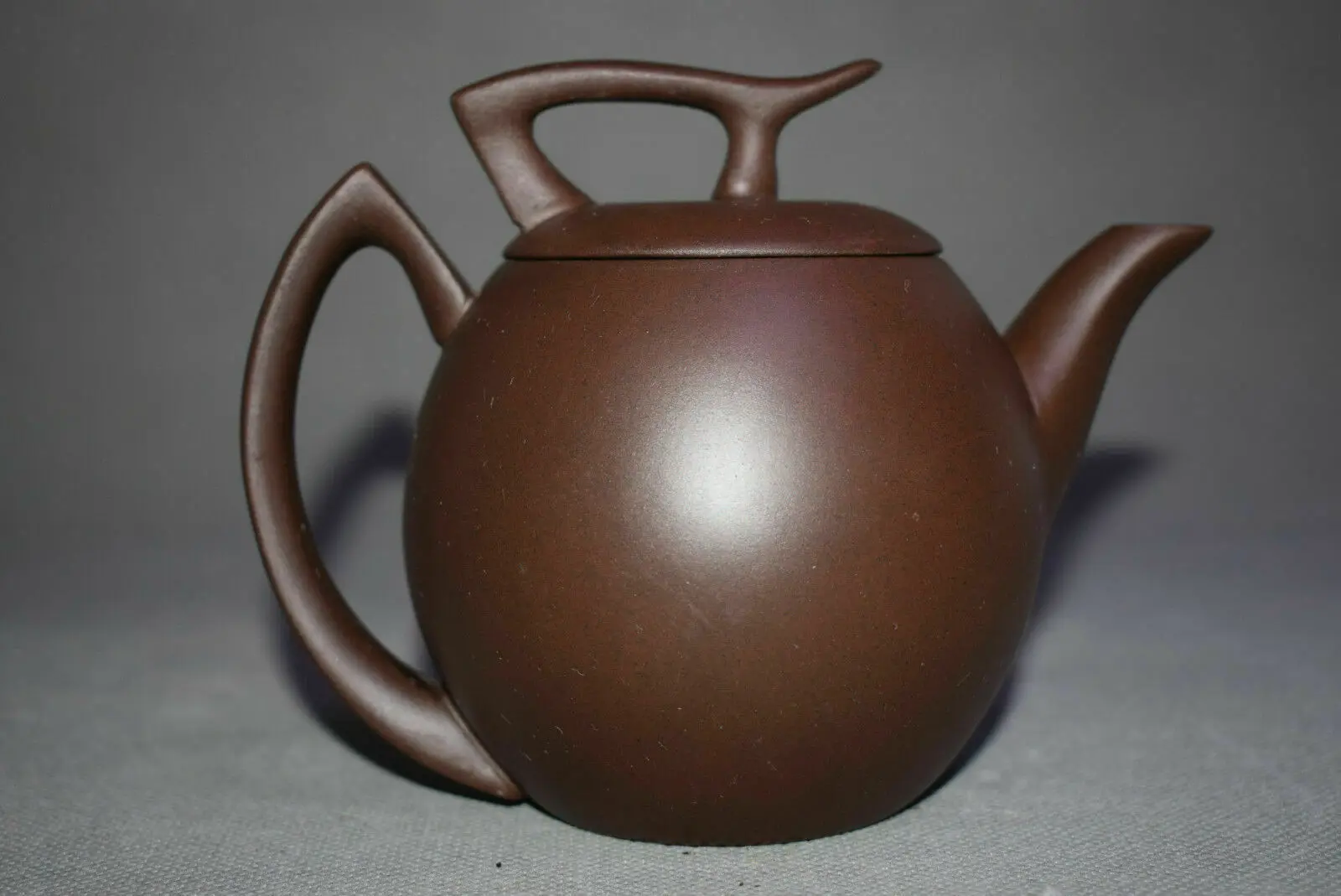 

Chinese Yixing Zisha teapot Craftsmanship Purple sand Teapots 280g