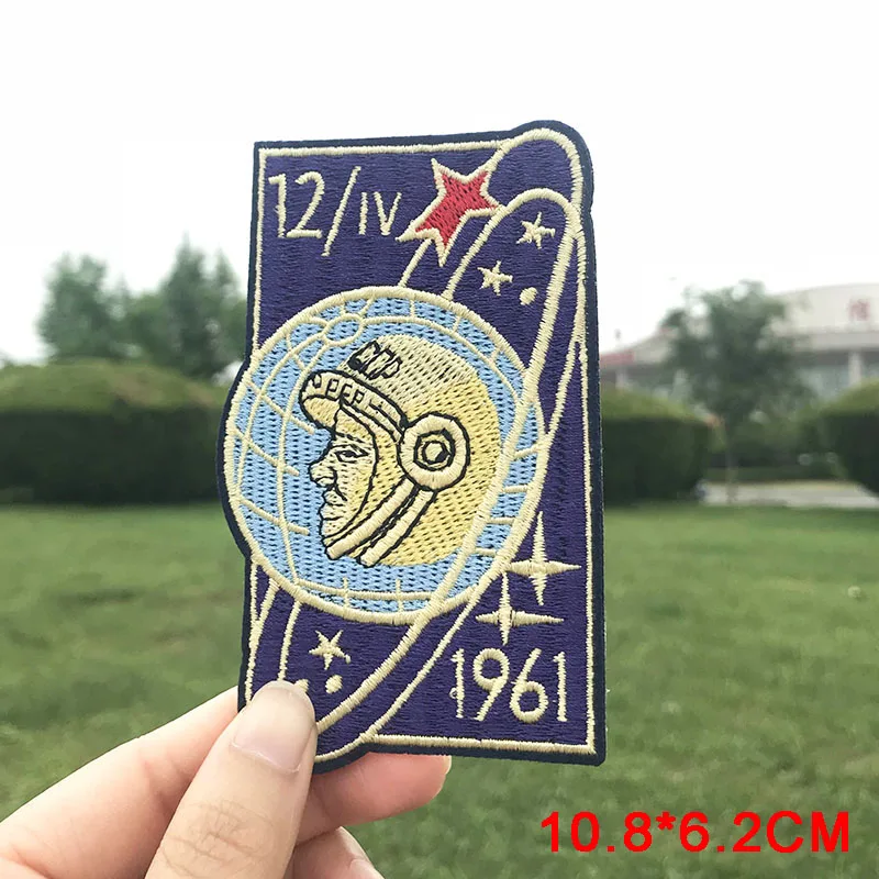 Круглая нашивка с компасом в дикой природе вышитая для одежды утюга на ткани