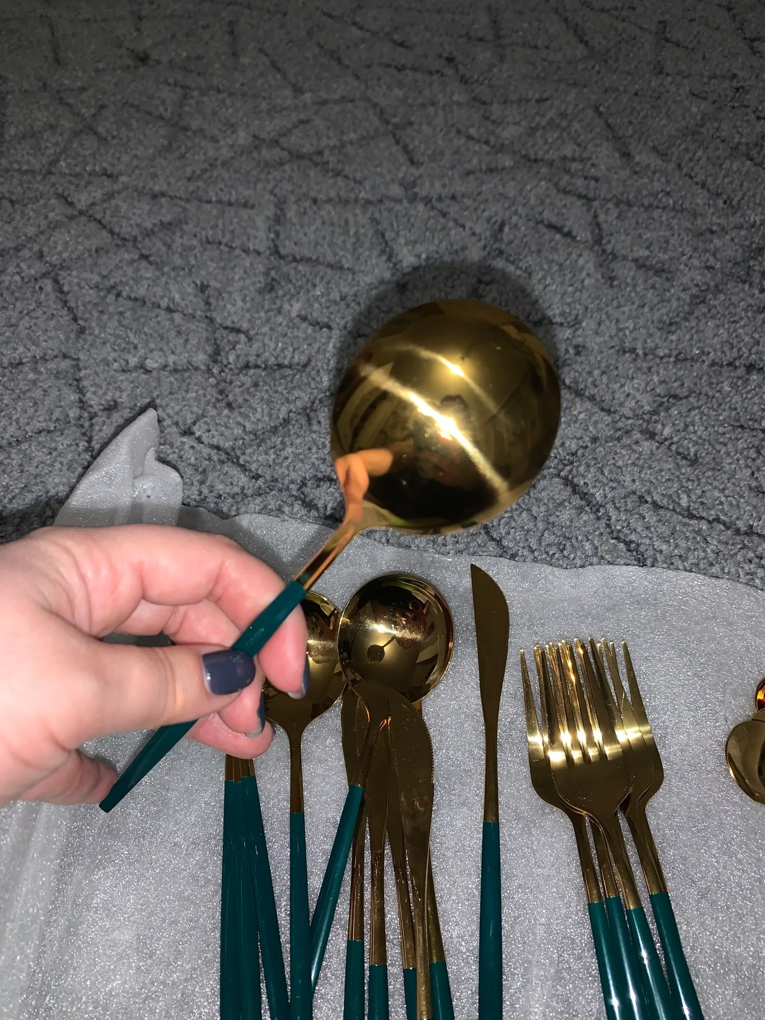 

Gold Dinnerware Set Stainless Steel Tableware Set Knife Fork Spoon Luxury Cutlery Set Gift Box Flatware Dishwasher Safe