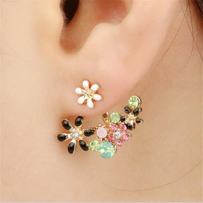 Женские серьги-пусеты в форме ромашек Серьги-пусеты с инкрустацией из кристаллов