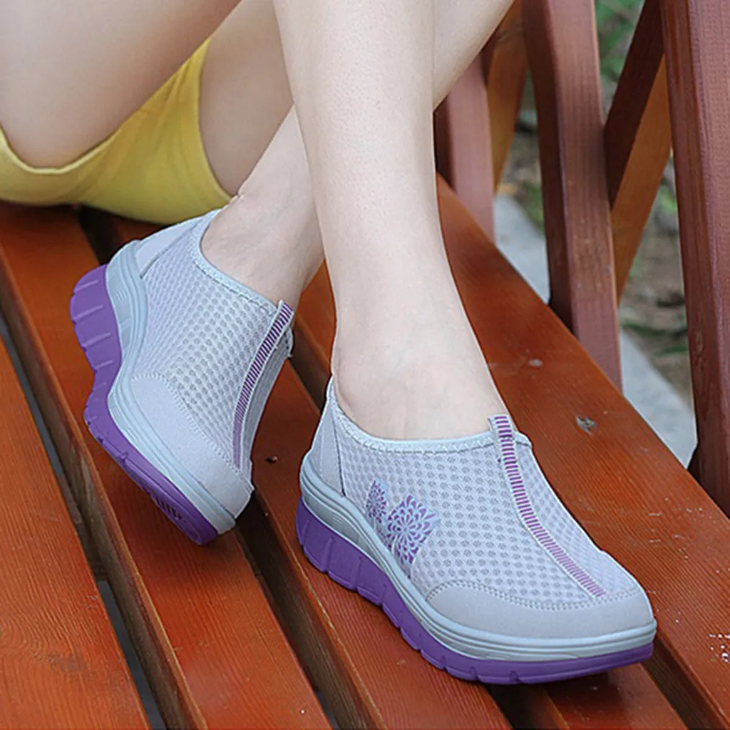 Женские кроссовки с дышащей сеткой модные повседневные для бега на танкетке