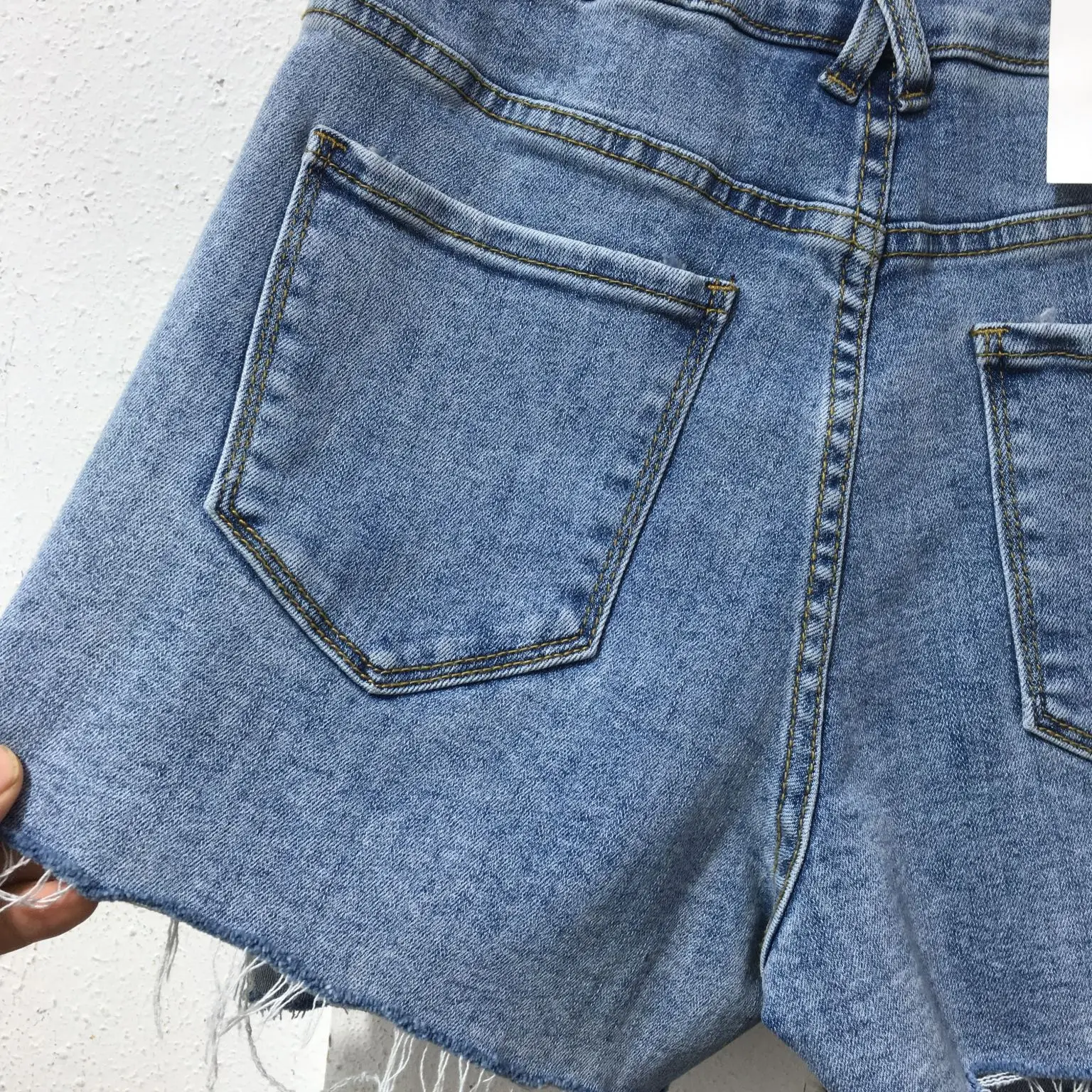 

2021 Summer New Temperament Korean Style High Waist Single Row Multi-buckle Denim Frayed Shorts Retro Wide-leg Denim Shorts
