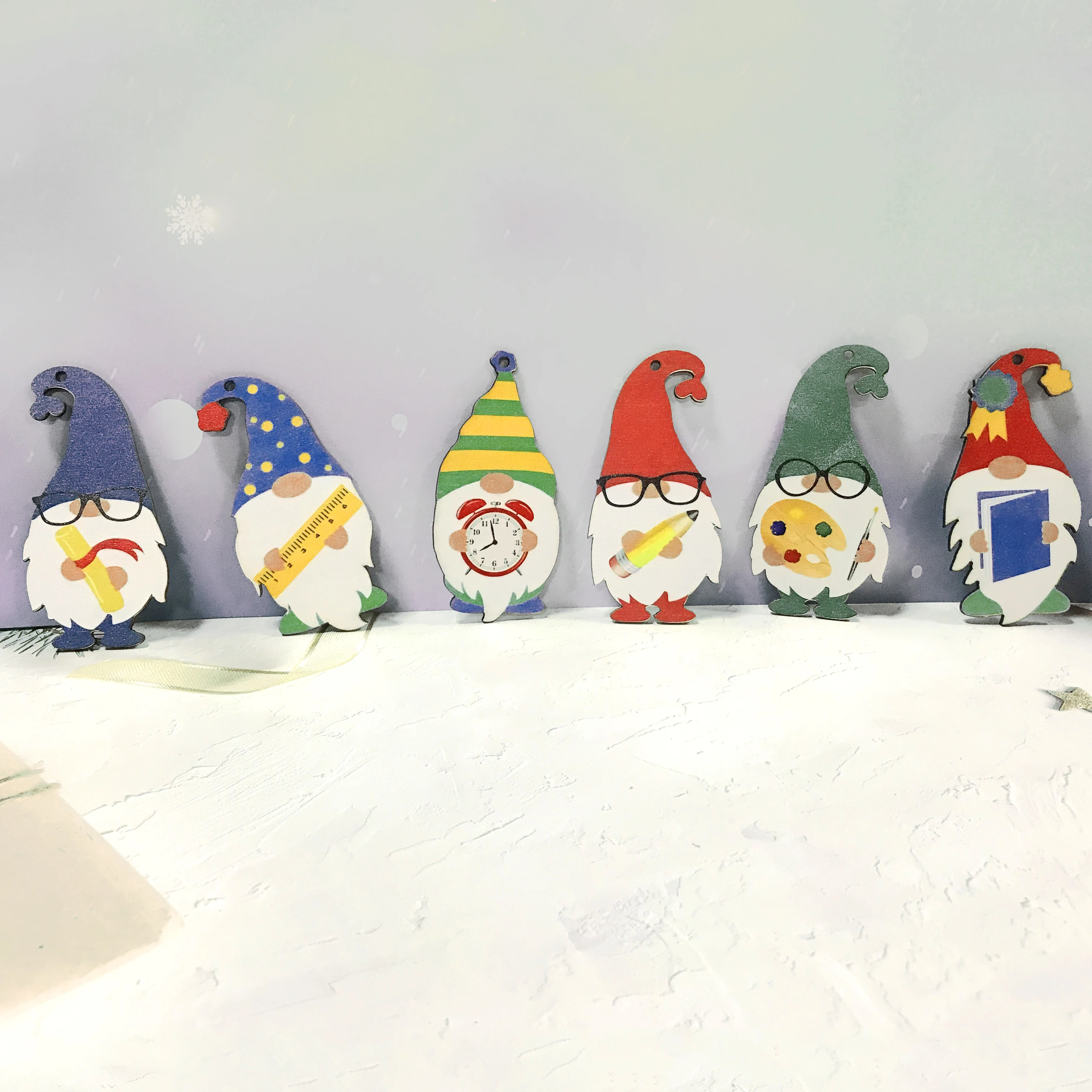 

Little man studying Christmas gift wooden pendant color ornaments wood chip handmade jewelry accessories DIY materials