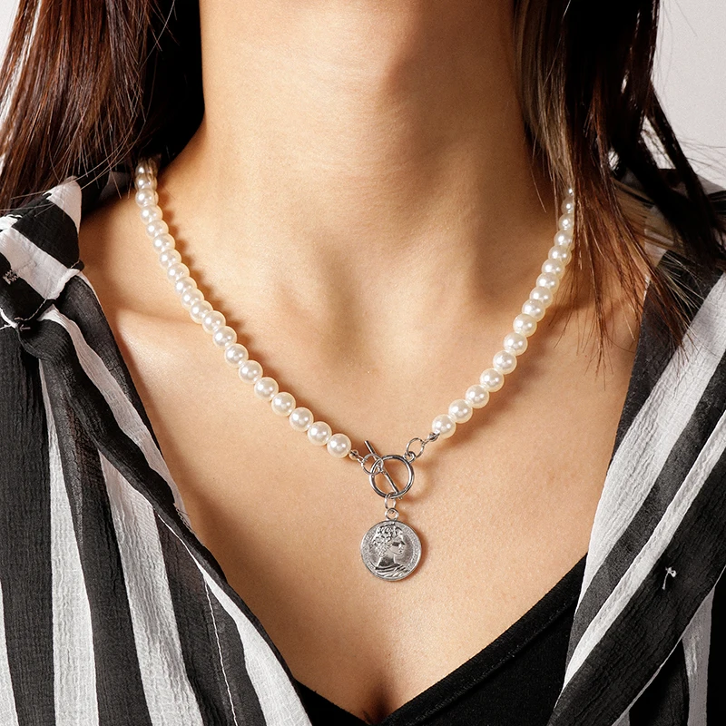 

Trendy Gold Silver Color Coin Portrait Pendants Necklaces for Women Chunky Pearl Chain Necklaces Girl Party Jewelry Gifts