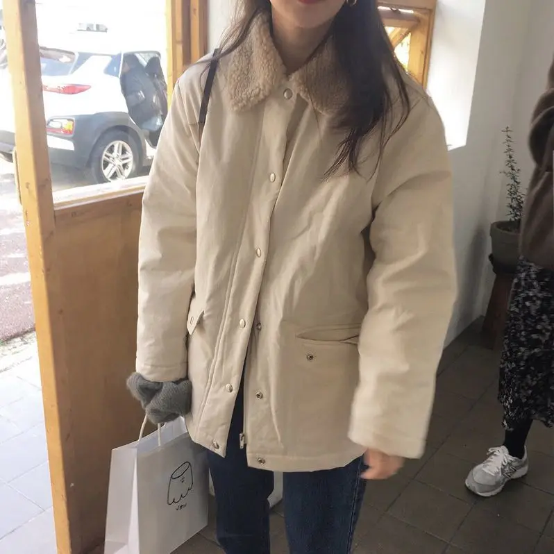 Новая теплая Женская куртка из меха ягненка с карманами и отложным воротником