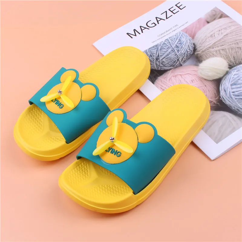 

2021 new cartoon sandals summer children's thick bottom soft slippers boys and girls' creative windmill slippers in stock