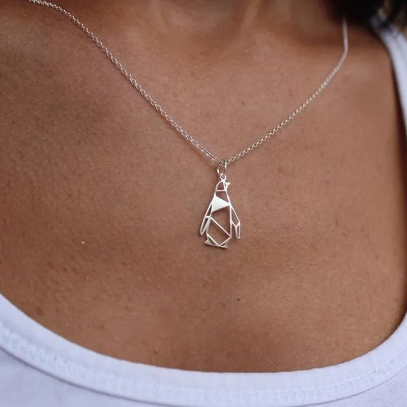 

Женская цепочка с подвеской в виде пингвина