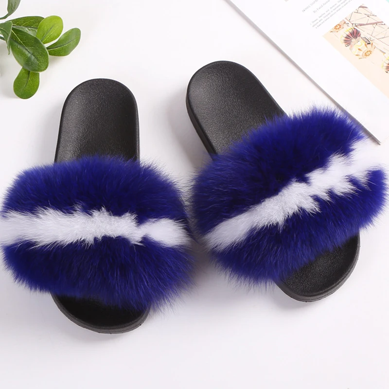 blue white strip Модные женские шлепанцы с пушистым лисьим мехом; сандалии с мехом енота; Вьетнамки с мехом; домашние тапочки на плоской подошве; Женская потрясающая пушистая обувь - Цвет: blue white strip