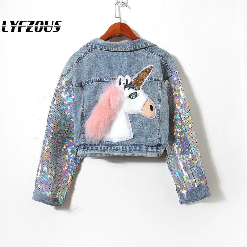 Женская короткая джинсовая куртка с блестками разноцветная длинным рукавом и