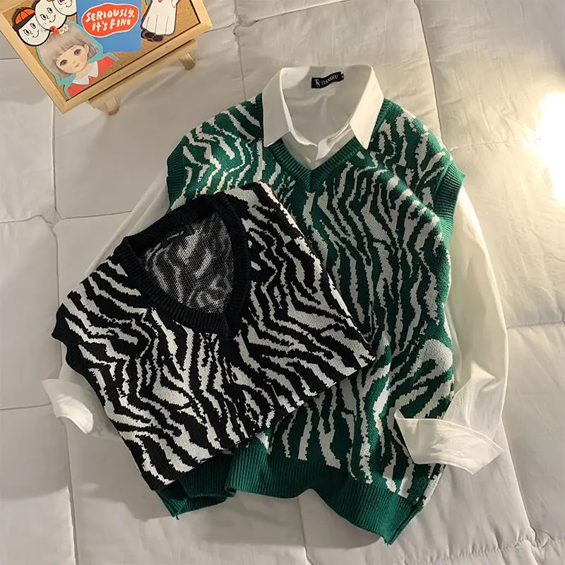 

Autumn Winter Striped Sweater Vest Men's Warmth Fashion Casual Retro V-neck Knitted Pullover Men Loose Korean Vest Sweater Mens