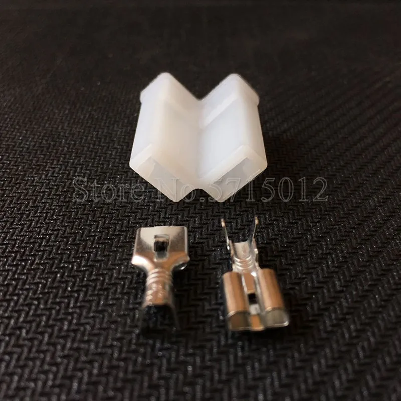 

2 Hole Automotive Connector Fuel Nozzle Plug Electrical Wiring Connectors Wire Clip Socket