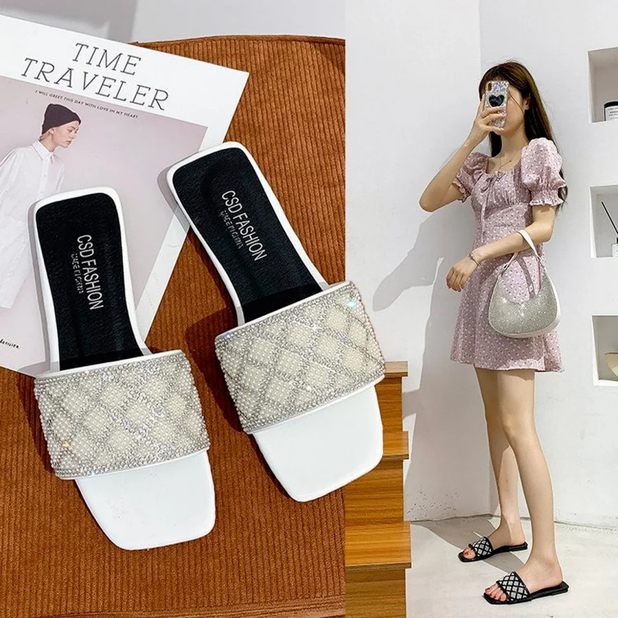 

2021 Summer New Fashion Pearl Slippers Women's Rhinestone Fashion Flat Bottom Flip Flops Korean Beach Sandals