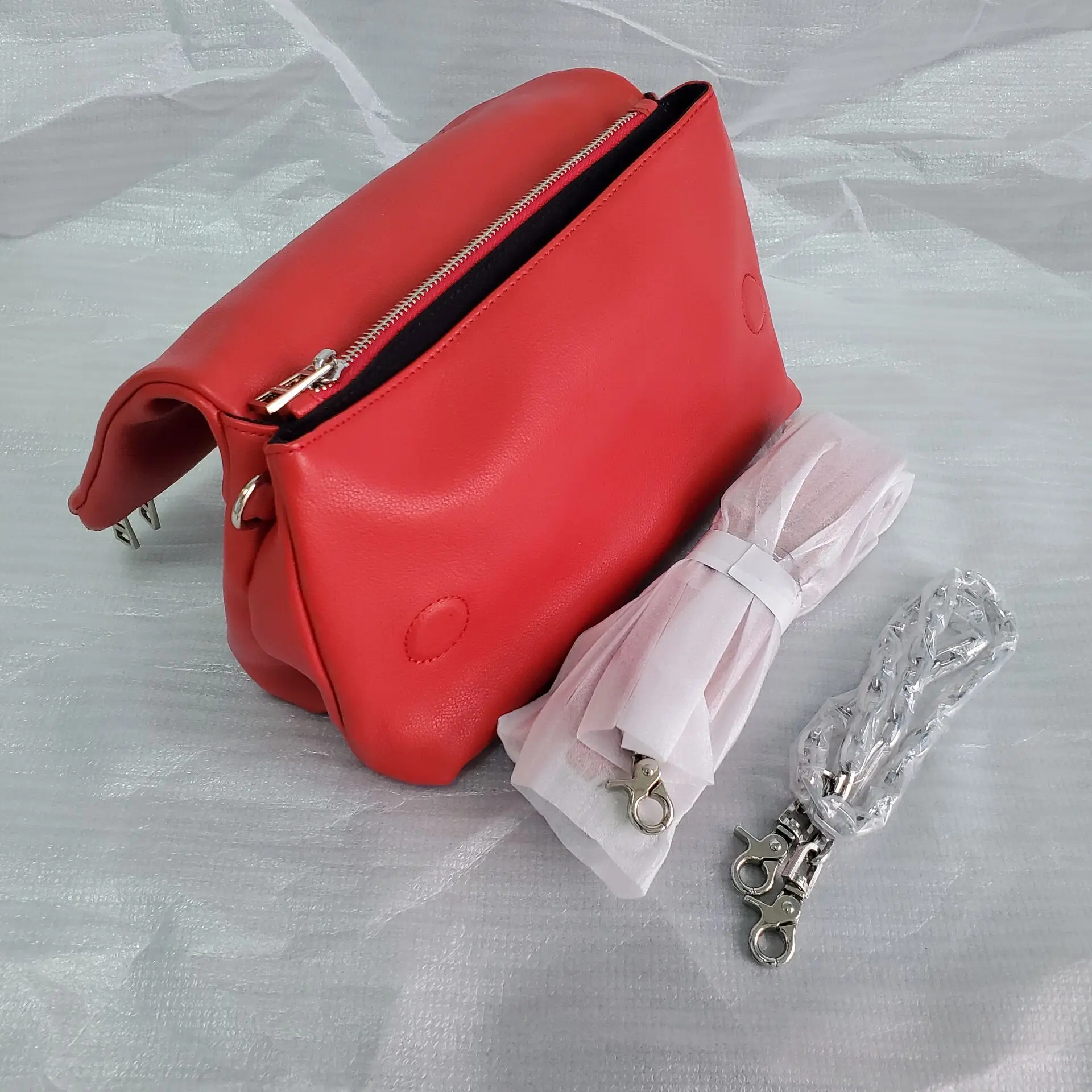 

In Stocks Wholesale Handbag Real Leather Fashion Personality Wings Decorated Chains Red Messenger Bag Single Shoulder Bag