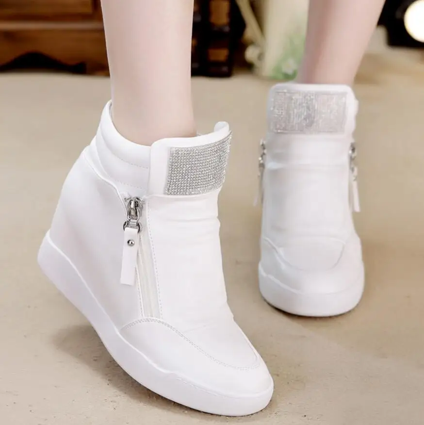 Обувь на танкетке белого и черного цвета женские кроссовки обувь скрытом каблуке