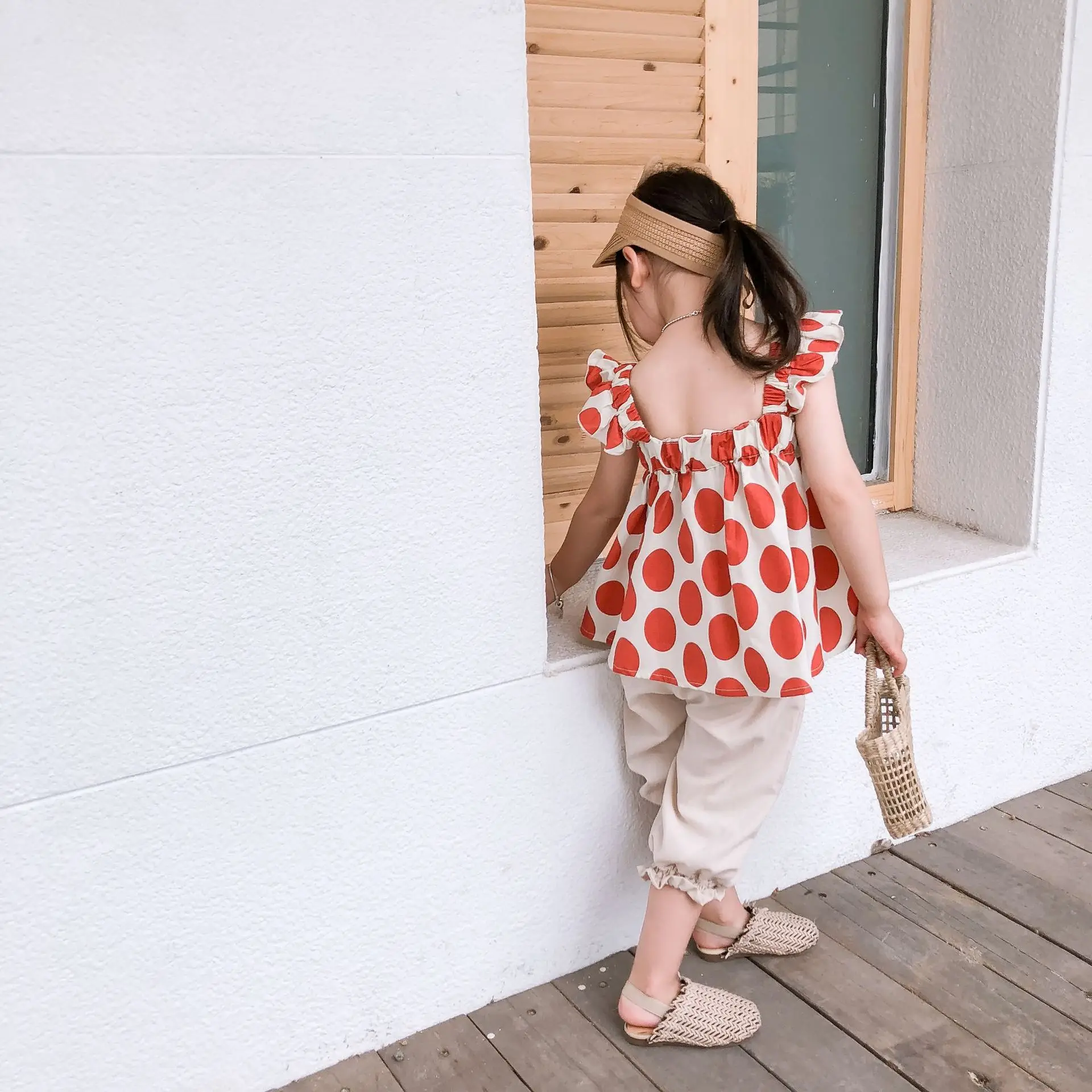 

Girls' New Fashion Summer Dot Fly Sleeve Suspender Tops+ Knickerbockers Clothing Sets