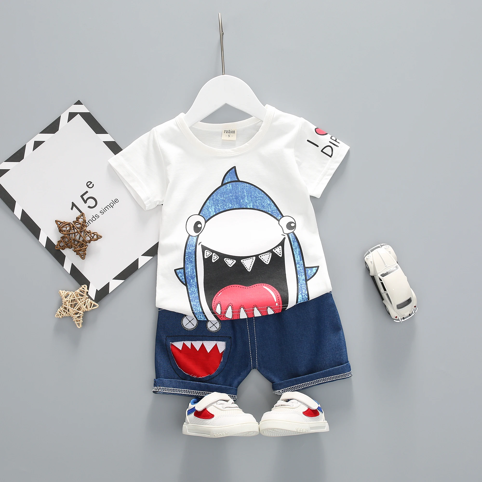 Комплект из 2 предметов футболка с мультяшной акулой короткие штаны джинсовый