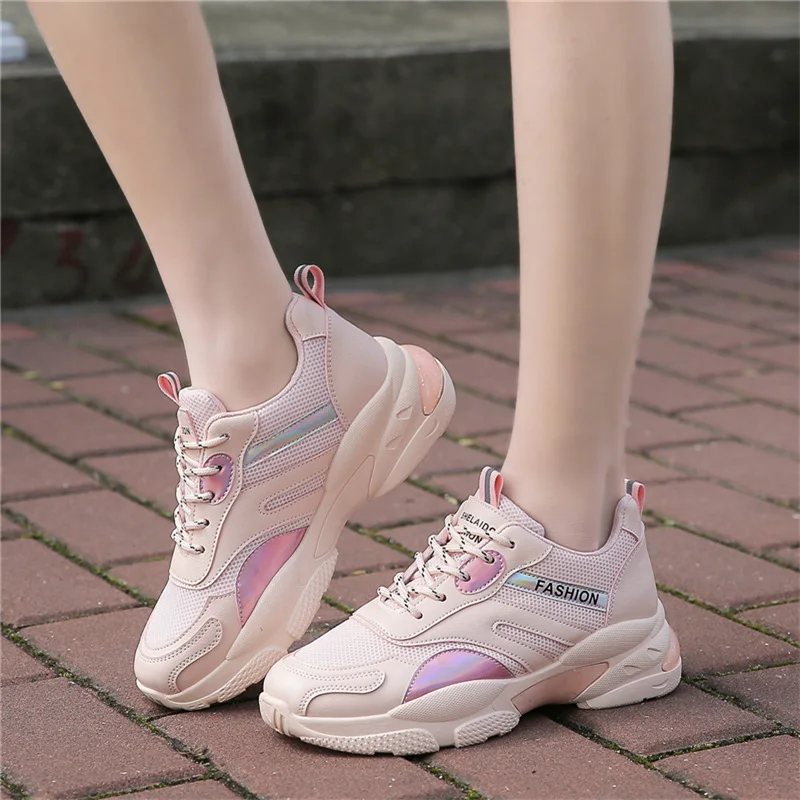 Женские массивные кроссовки на толстой подошве шнуровке высокий каблук