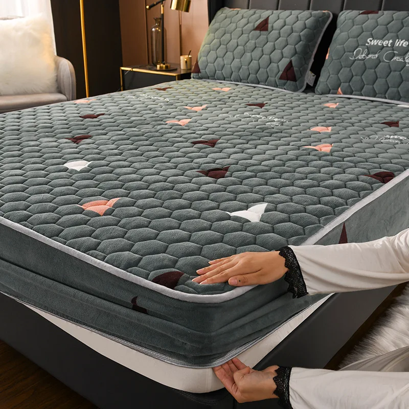 

Crystal velvet Thicken Quilted Mattress Cover King Queen Quilted Bed Fitted Bed Sheet Anti-Bacteria Air-Permeable Bed Pad